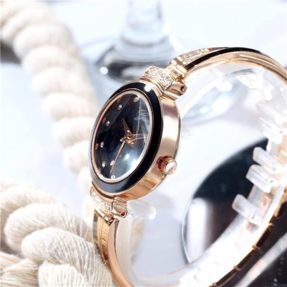 Elegante Watch and Bracelet Set for Women Glitter Crystal Watch and Bangle Set main image 5